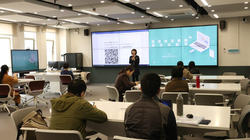 成人教育网上平台：便利与挑战并存