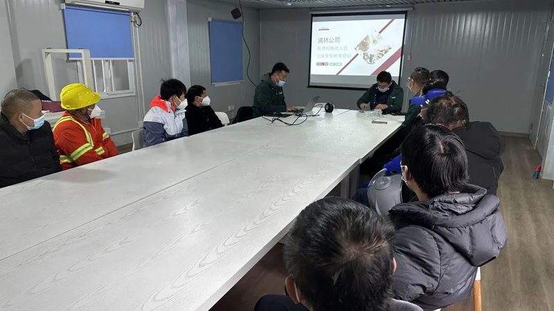 不同的在线教育机构，退费流程可能会有所不同。一般来说，退费流程包括以下几个步骤：